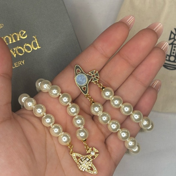 Vivienne Westwood Pearl Choker with Gold Accents - Picture 3 of 3
